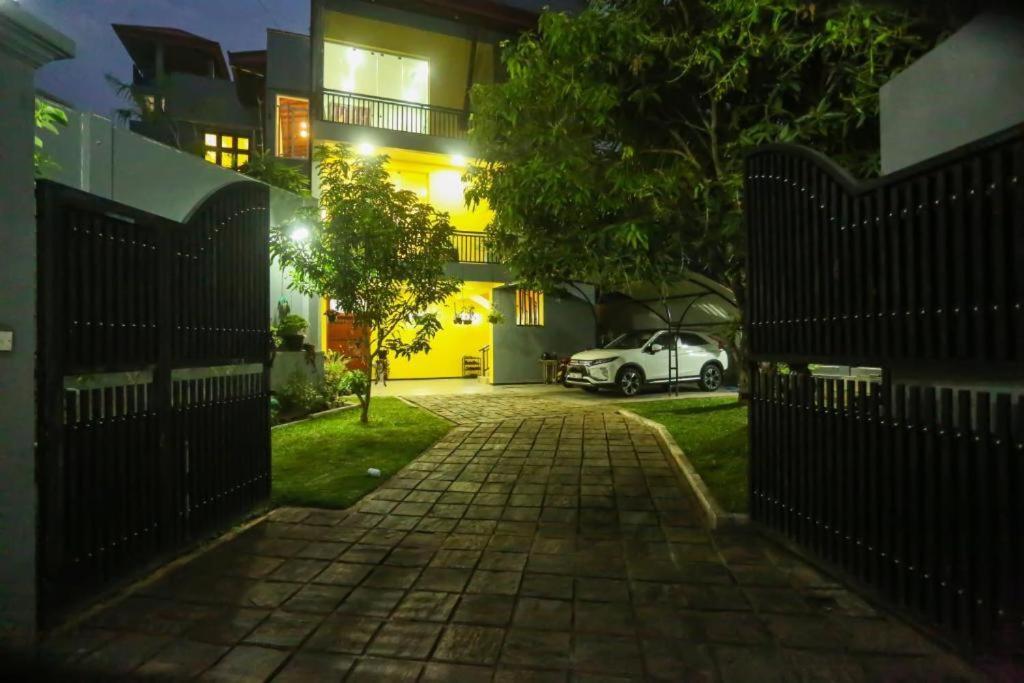 Nirosha Guest House Галле Экстерьер фото