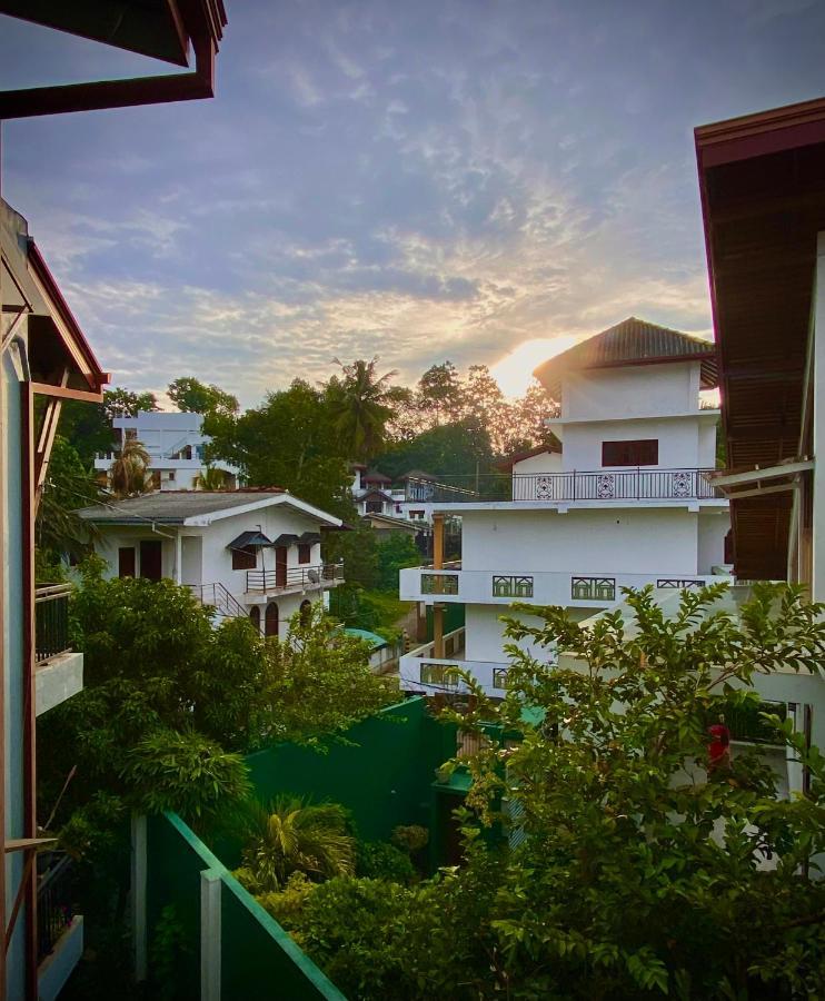 Nirosha Guest House Галле Экстерьер фото