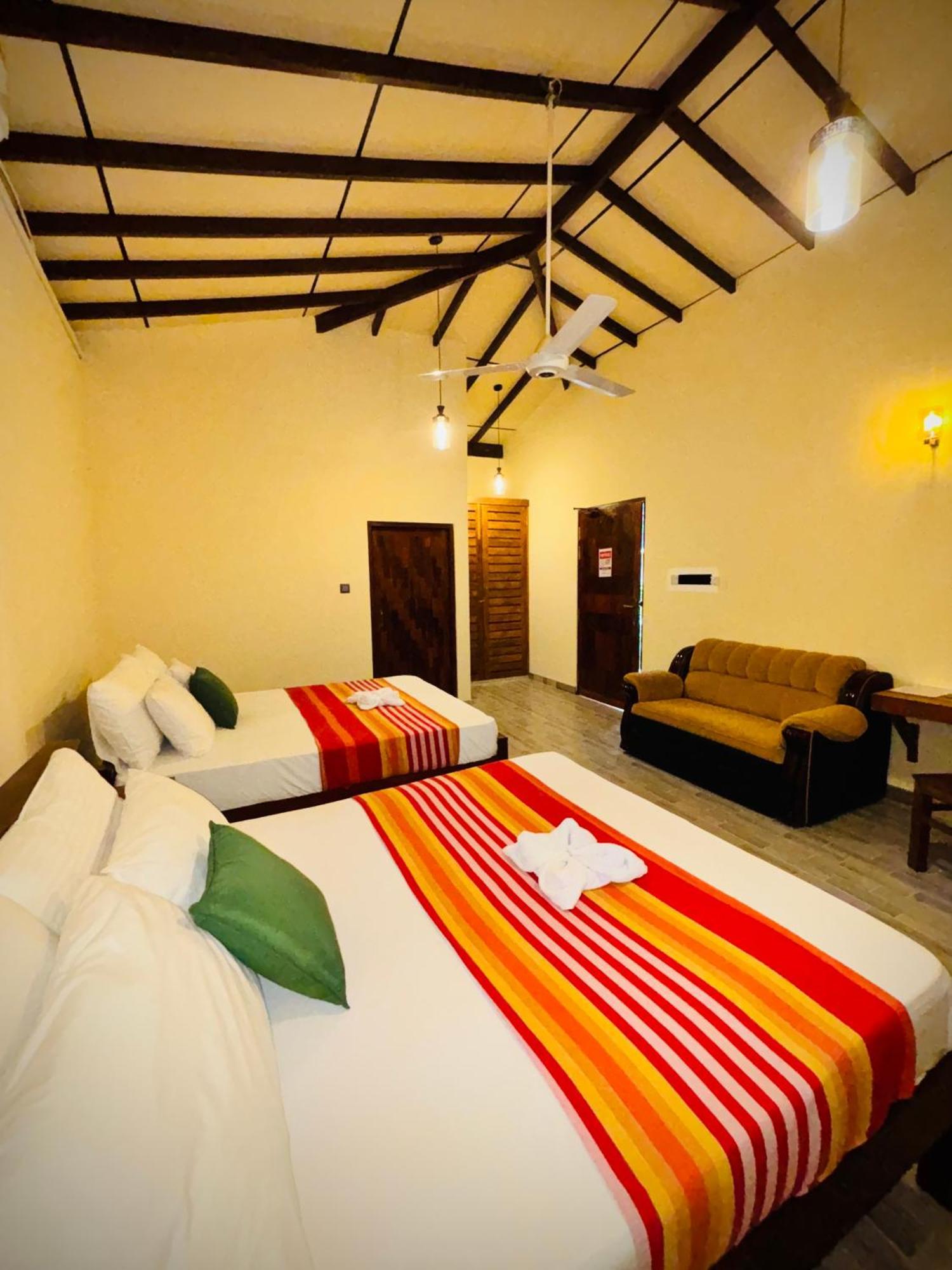 Nirosha Guest House Галле Экстерьер фото